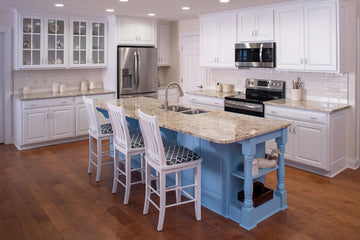 Amish-Made Decor White Kitchen Cabinets with Custom Blue Island