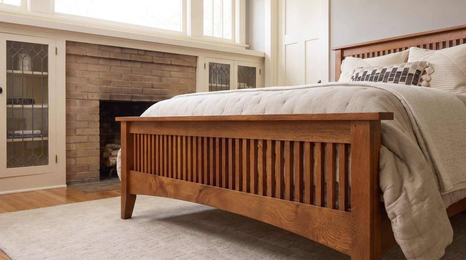 The slatted footboard: Close vertical slats over a gently arched bottom rail.