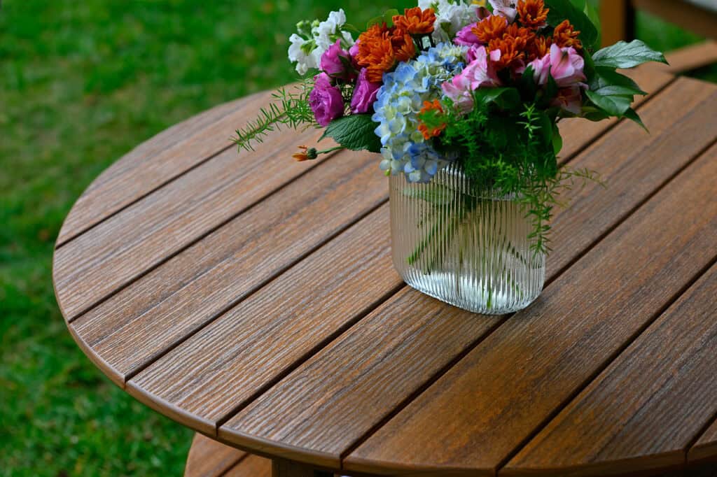 Deluxe poly conversation table with chairs